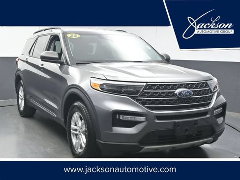 Used 2023 Ford Explorer XLT w/ Equipment Group 202A RWD image 1