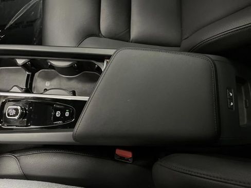 Used 2024 Volvo XC60 B5 Plus w/ Climate Package image 22