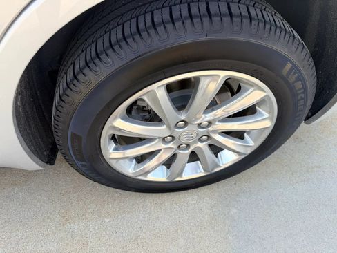 Used 2019 Buick Envision Essence FWD image 17