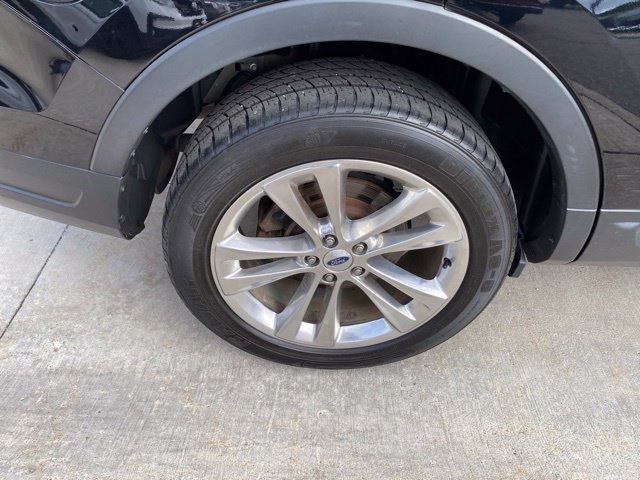 Used 2018 Ford Explorer XLT w/ Equipment Group 202A AWD/4WD image 16