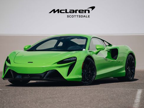 Used 2025 McLaren Artura image 1