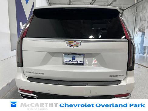 Used 2022 Cadillac Escalade Premium Luxury w/ Performance Package AWD/4WD image 6