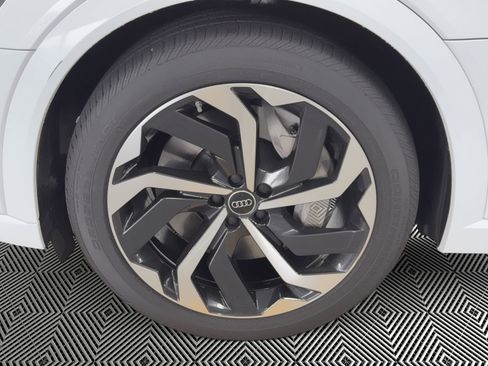 Used 2024 Audi Q8 e-tron Premium Plus image 12