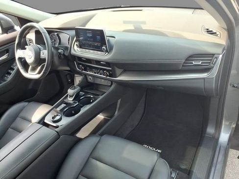 Used 2023 Nissan Rogue SV w/ SV Premium B Package image 12