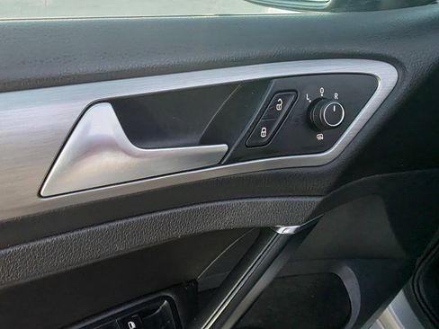 Used 2015 Volkswagen Golf S FWD image 17