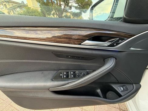 Used 2020 BMW 530i w/ Convenience Package RWD image 39