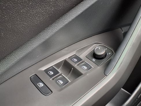 Used 2023 Volkswagen Jetta Sport image 9