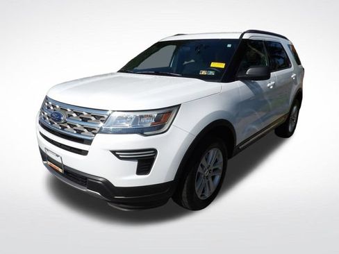 Used 2018 Ford Explorer XLT AWD/4WD image 9