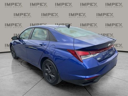 Used 2023 Hyundai Elantra SEL image 3