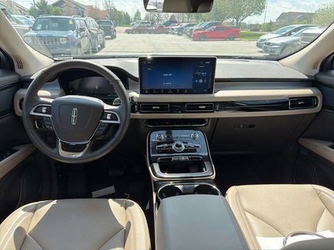 Used 2022 Lincoln Nautilus AWD w/ Premium Package image 18