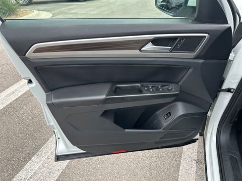 Used 2021 Volkswagen Atlas SE w/ Panoramic Sunroof Package FWD image 32