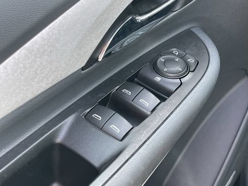 Used 2020 Chevrolet Bolt Premier w/ Infotainment Package FWD image 12