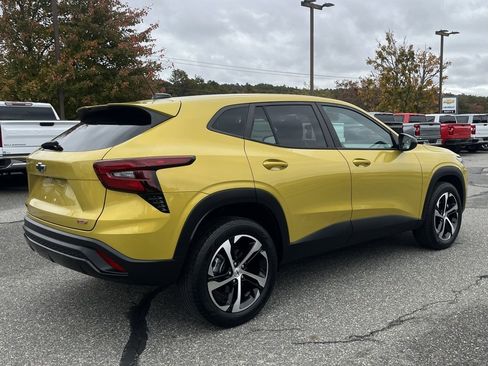 Certified 2024 Chevrolet Trax RS w/ Driver Confidence Package image 6