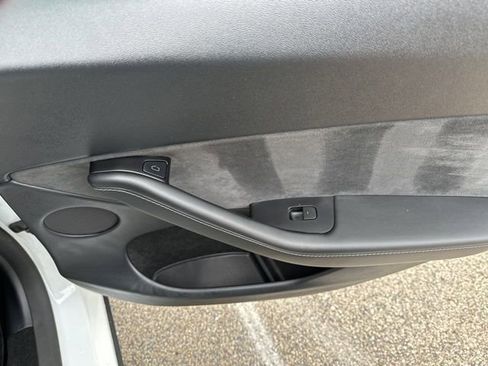 Used 2024 Tesla Model Y Long Range image 15