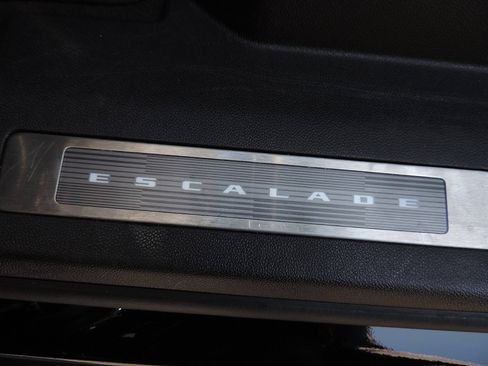 Certified 2024 Cadillac Escalade Sport Platinum w/ LPO, ONYX Package AWD/4WD image 23