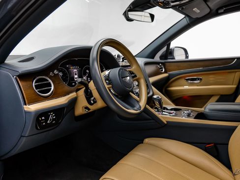 Used 2023 Bentley Bentayga Extended Wheelbase AWD/4WD image 40