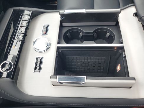 New 2026 Lincoln Navigator Reserve w/ Jet Appearance Package AWD/4WD image 26