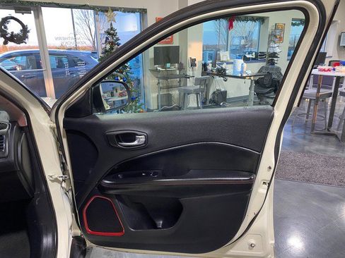 Used 2020 Jeep Compass Trailhawk AWD/4WD image 19