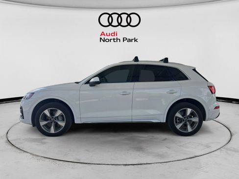 Used 2023 Audi Q5 Prestige w/ Prestige Package AWD/4WD image 2
