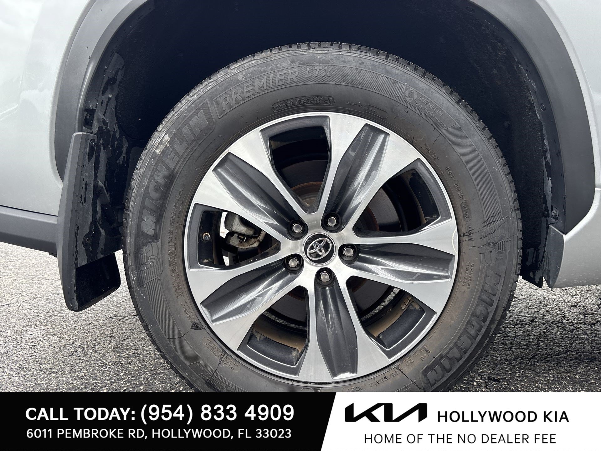 Used 2024 Toyota Highlander XLE FWD image 18