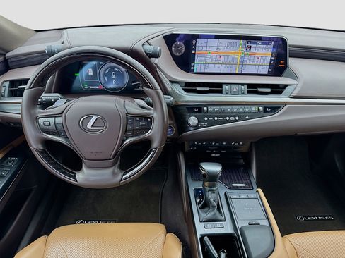 Used 2021 Lexus ES 300h w/ Accessory Package FWD image 15