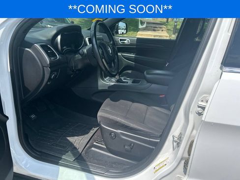 Used 2018 Jeep Grand Cherokee Laredo AWD/4WD image 11
