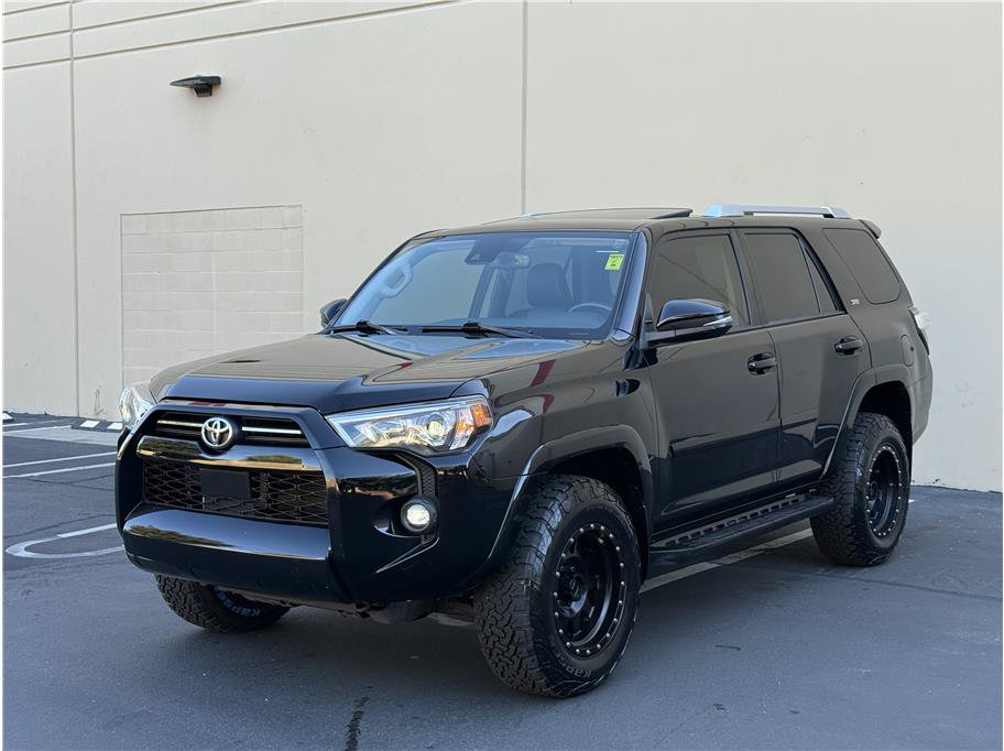 Used 2023 Toyota 4Runner SR5 Premium w/ Moonroof Package AWD/4WD image 4