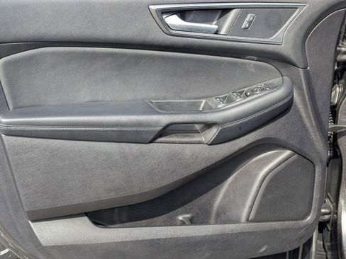 Used 2019 Ford Edge SE image 13