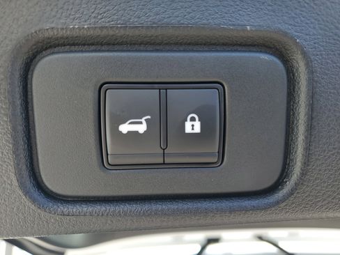 New 2026 Nissan Pathfinder SV image 7