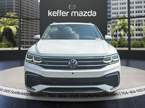 Used 2022 Volkswagen Tiguan SEL R-Line AWD/4WD image 2