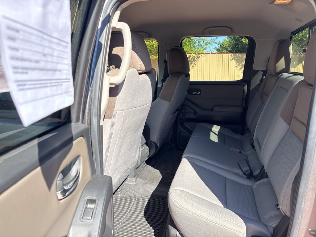 Used 2024 Nissan Frontier SV w/ Technology Package AWD/4WD image 18