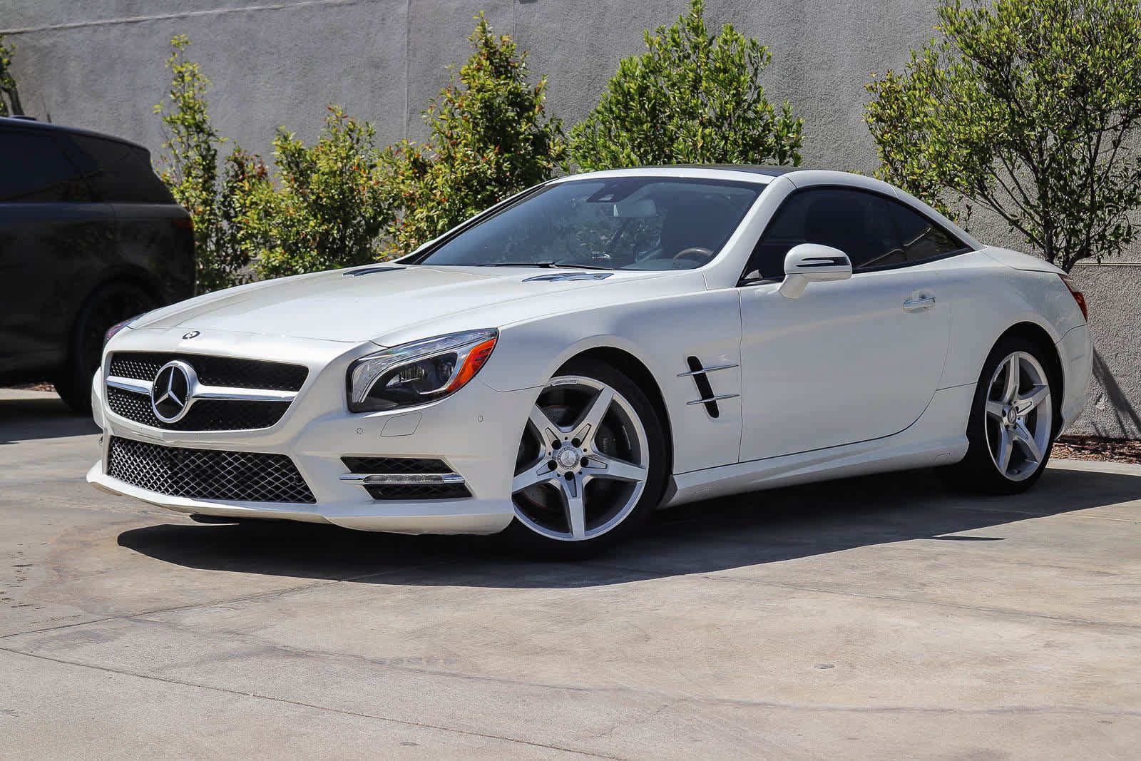 Used 2016 Mercedes-Benz SL 550 w/ Driver Assistance Package image 1