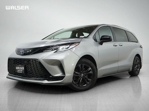 Used 2025 Toyota Sienna XSE AWD/4WD image 1