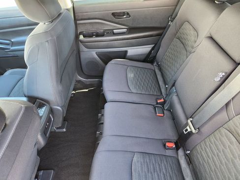 Used 2025 Nissan Pathfinder SV image 12