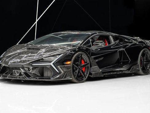 Used 2024 Lamborghini Revuelto image 3