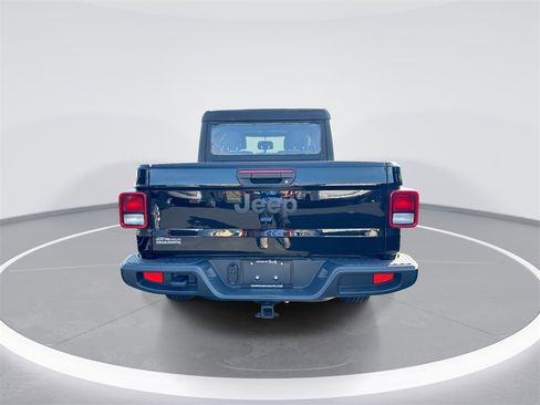 Used 2023 Jeep Gladiator Sport image 7