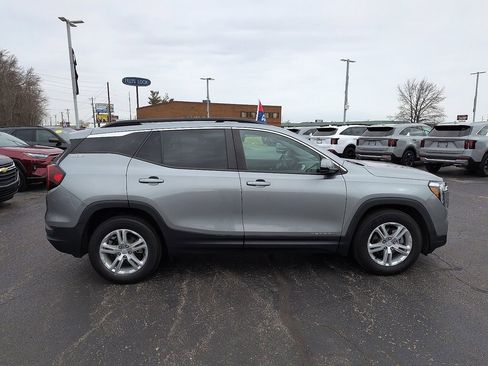 Used 2023 GMC Terrain SLE w/ Driver Convenience Package image 2