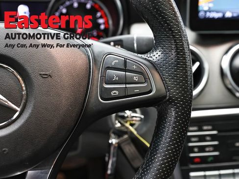 Used 2019 Mercedes-Benz GLA 250 4MATIC w/ Premium Package image 16