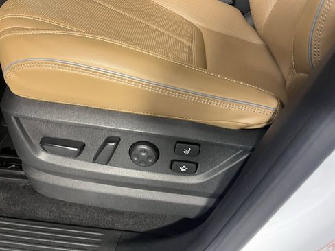 Used 2025 INFINITI QX80 Sensory image 24