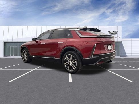 Certified 2024 Cadillac Lyriq Luxury AWD/4WD image 6