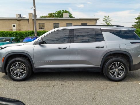 Used 2024 Chevrolet Traverse LT AWD/4WD image 4