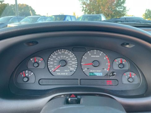 Used 2000 Ford Mustang GT RWD image 25