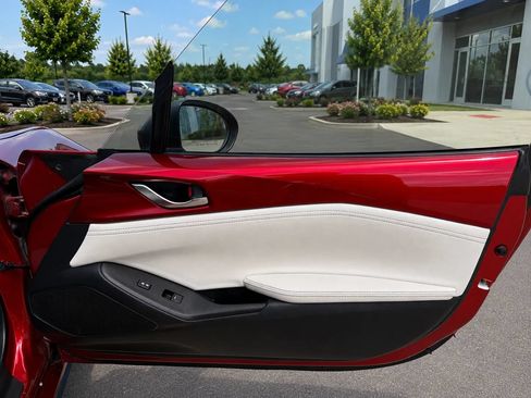 Used 2021 MAZDA MX-5 Miata RF Grand Touring RWD image 21