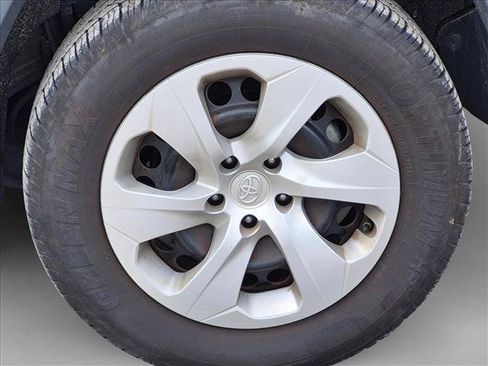 Used 2022 Toyota RAV4 LE FWD image 15