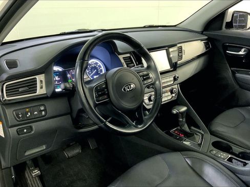 Used 2018 Kia Niro Touring FWD image 13