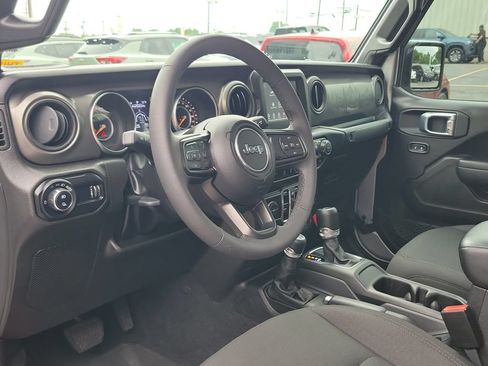 Used 2023 Jeep Gladiator Sport AWD/4WD image 19