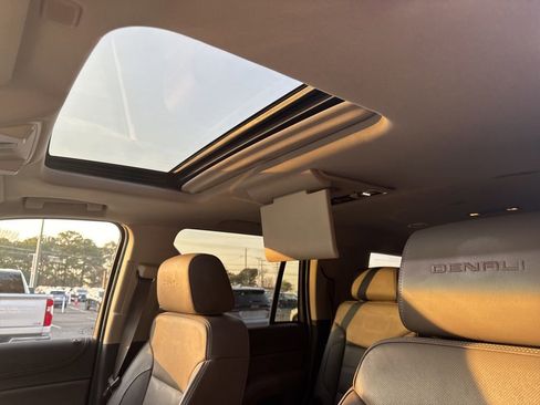 Used 2018 GMC Yukon Denali w/ Denali Ultimate Package image 13