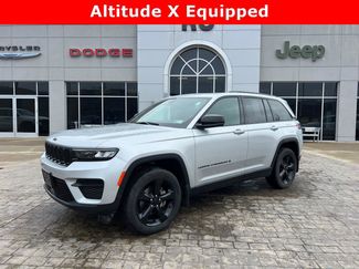 Used 2025 Jeep Grand Cherokee Altitude AWD/4WD video 1
