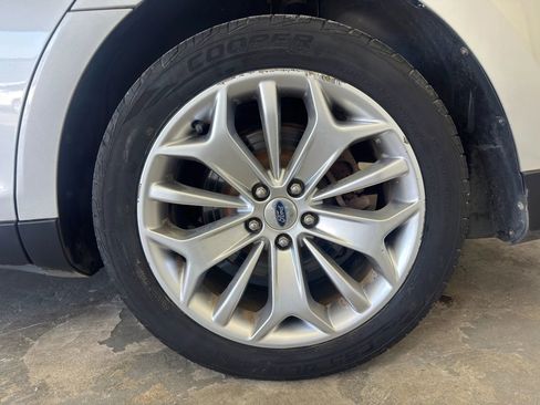 Used 2017 Ford Taurus Limited image 14