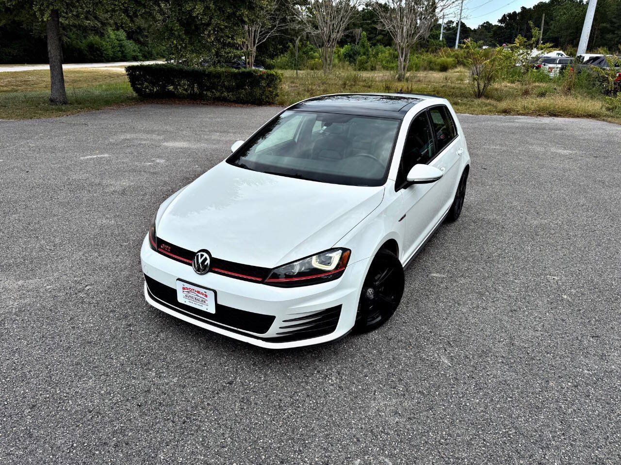 Used 2016 Volkswagen GTI SE w/ Lighting Package (SEL) FWD image 2